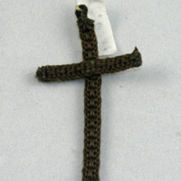 SLM 10018 3 - Hårarbete, hängsmycke i form av ett kors