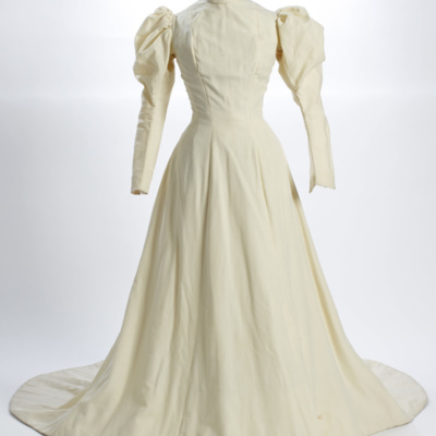 SLM 10862 - Brudklänning av ylle från 1906