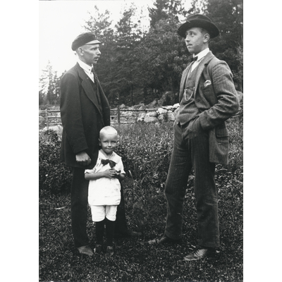 SLM SEM_Dg1031 - Familjen Knut Ährlund på besök ca 1920