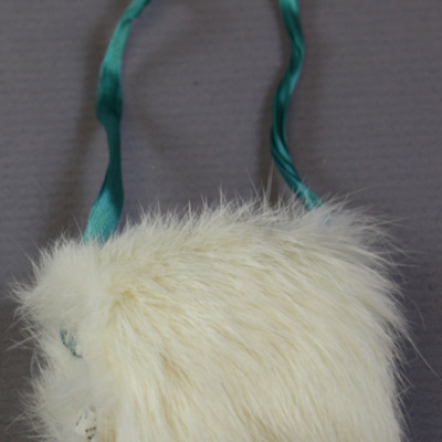 SLM 24392 22 - Muff av vit päls, tillhör dockan Vera, 1920-tal