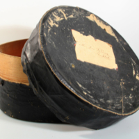 SLM 6251 - Hattask med stomme i svepteknik, klädd med vaxat linne