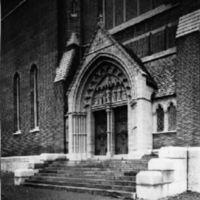 SLM M007431 - Exteriör, kyrkport vid Floda kyrka, 1890-tal