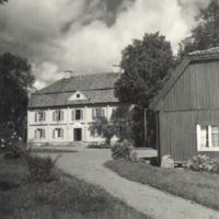 SLM A6-549 - Huvudbyggnaden och ena flygeln, Sundby herrgård