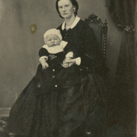 SLM P11-6173 - Fru Augusta Arosenius född Dahlberg med son