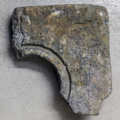 SLM 18195 1 - Golvplatta, del av hypocaust, värmeledning i klostret Pax Mariae, Mariefred