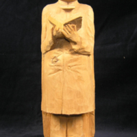 SLM 23109 - Träskulptur, präst med bok, okänd tillverkare