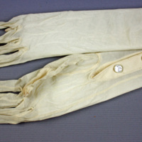SLM 12030 4 - Handskar av vit silkestrikå