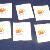 SLM 33759 1-6 - Förpackning, små påsar av papper avsedda för salt, McDonald's år 2005