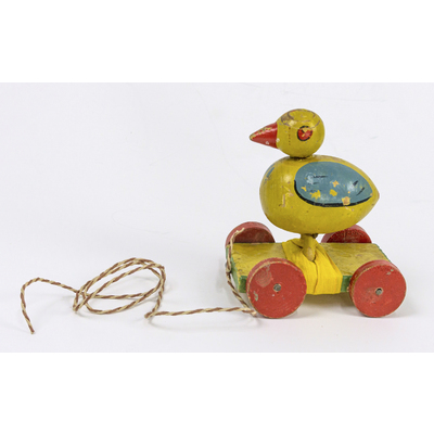 SLM 59195 - Leksak, liten målad träfågel på platta med hjul, 1930-tal