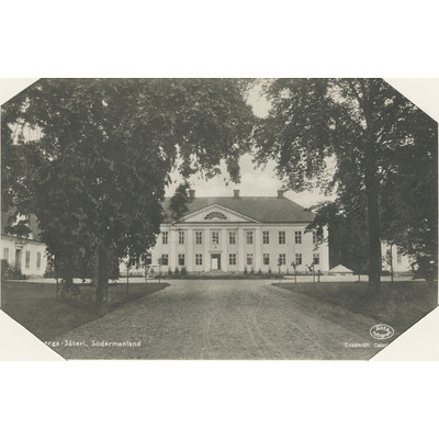 SLM M004419 - Hagbyberga säteri, vykort. Huvudbyggnaden är från 1790-talet