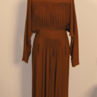 SLM 12564 - Brun klänning av crepe, 1940-tal