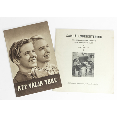 SLM 59471 1-2 - Böcker om yrkesval för skolungdom, från Strängnäs skolor, 1940-tal