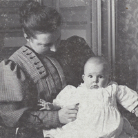 SLM P11-6711 - Hildegard Indebetou med andra barnet Marianne.