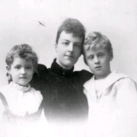 SLM M032105 - Clara Fleetwood född Sandströmer med barnen Gwendolen och Georg år 1893