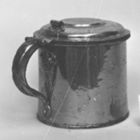 SLM 1793 - Dryckeskanna, stop av koppar, 1800-tal