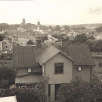 SLM M003527 - Utsikt från Östra bergen mot väster med Nicolaikyrkan och klockstapeln i bakgrunden.