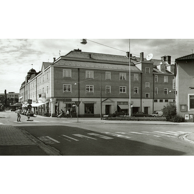 SLM SEM_AL/A8909-32 - Gyllenhjelmsgatan 18-Järnvägsgatan 6 i Strängnäs.