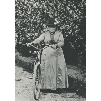 SLM R216-85-1 - Augusta Andersson omkring 1910