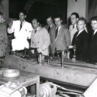 SLM POR52-2230-1 - Sunlights fabriker, tyska gäster visas runt, 1952.
