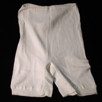 SLM 26864 - Vita ribbstickade benkläder