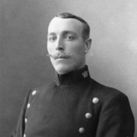 SLM P07-1048 - Man i uniform, möjligen polisuniform, omkring 1905