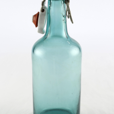 SLM 26813 - Flaska av blågrönt glas och patentkork