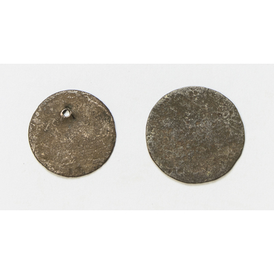 SLM 59477 27 1-2 - Två oidentifierbara mynt av koppar från Strängnäs