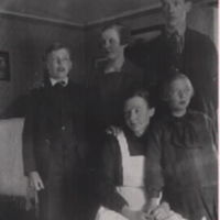 SLM M013116 - Familjen Eriksson på Gröndal, Nykyrka år 1925