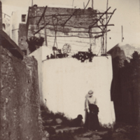 SLM P09-1954 - Kronprinsessan Victoria vid 'Falkenbergerska muren', Anacapri omkring år 1903