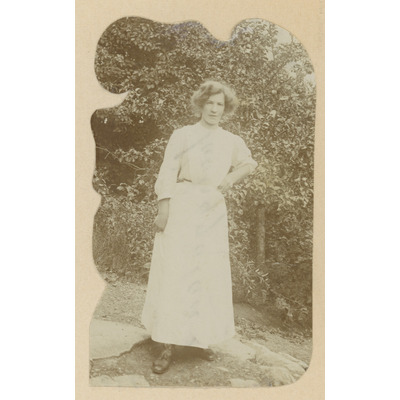 SLM P2022-0031 - Utklippt porträtt på en kvinna