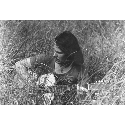SLM D05-560 - Jossa med gitarr, 1970-tal