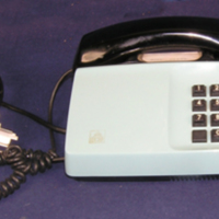SLM 33614 - Telefon, Diavox II från 1900-talets senare del, den första med knappsats