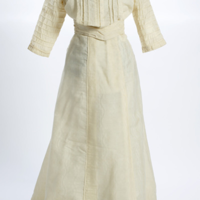 SLM 11316 1-2 - Brudklänning av cremefärgat ylletyg från 1908