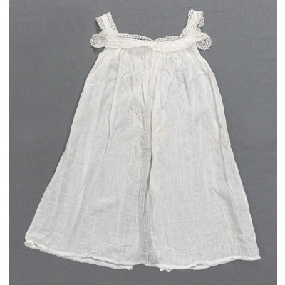 SLM 52606 - Förkläde eller överklänning av randig bomullsbatist, tidigt 1900-tal