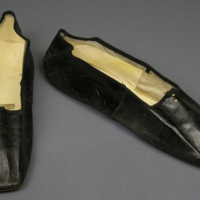 SLM 14129 1 - Svarta skinnskor, sannolikt tillverkade i Frankrike under 1800-talet