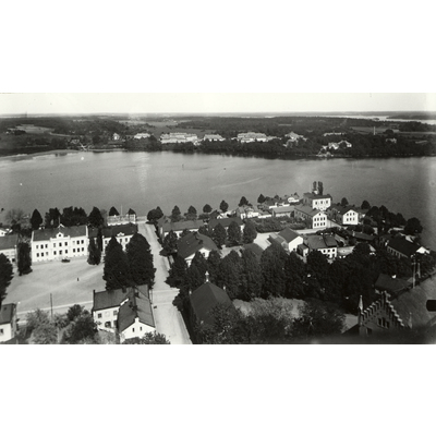 SLM SEM_Fg394 - Utsikt från domkyrkan i Strängnäs mot det nybyggda Sundby sjukhus.
