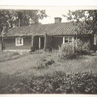 SLM M014827 - Äldre mangårdsbyggnad vid Tröskartorp, Årdala socken, 1940-tal