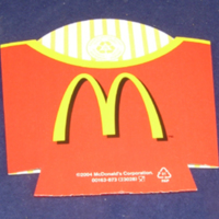 SLM 33756 1-2 - Förpackning av papper tillverkad för pommes frites, McDonald's år 2005