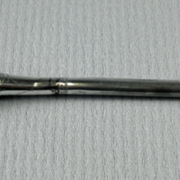 SLM 9416 - Tamburnål av graverat silver
