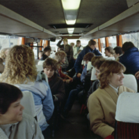 SLM SB13-741 - Ungdomar på buss