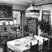 SLM M026725 - Foto från familjen Benedicks hem i Stockholm, med Carl Westmans möblemang i jugend