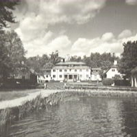 SLM A7-49 - Harpsunds herrgård huvudvyggnad sedd från sjön