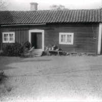 SLM M032796 - Gamla byggnaden, Frölöten i Husby-Oppunda, troligtvis 1920-tal