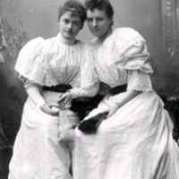 SLM M032424 - Anna Sandströmer (1868-1957) med en vän