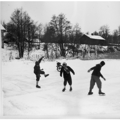 SLM R974-92-1 - Ove, Berit och Louise på Hagbyberga, 1950-tal
