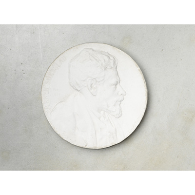 SLM 24177 - Medaljong av gips, porträtt av Verner Sundblad