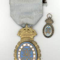 SLM 7137 1-3 - Medalj, emaljerat förtjänsttecken, Gustav V 1928