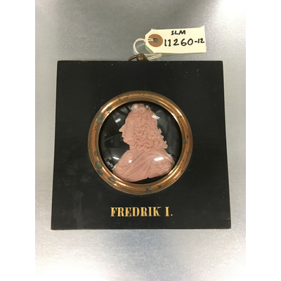 SLM 11260 12 - Kungaporträtt av rosa vax, inramat, Fredrik I