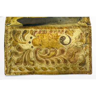 SLM 37902 - Plånbok av läder, bemålad på ut- och insida, daterad 1825
