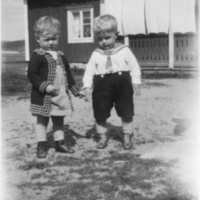 SLM P09-649 - Två barn i Tystberga